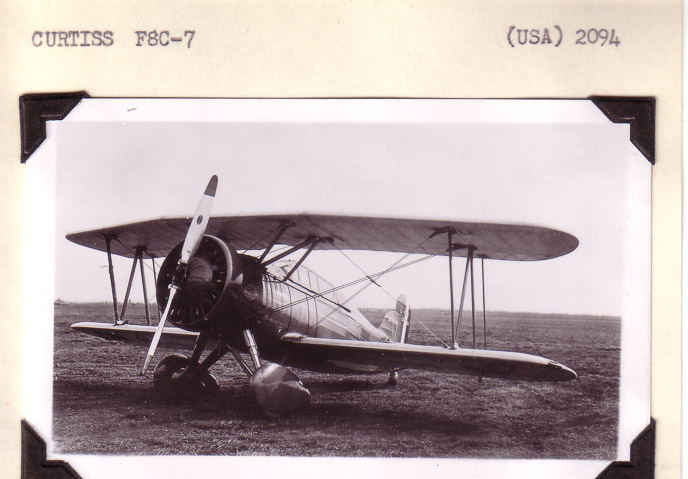 Curtiss-F8C7-2